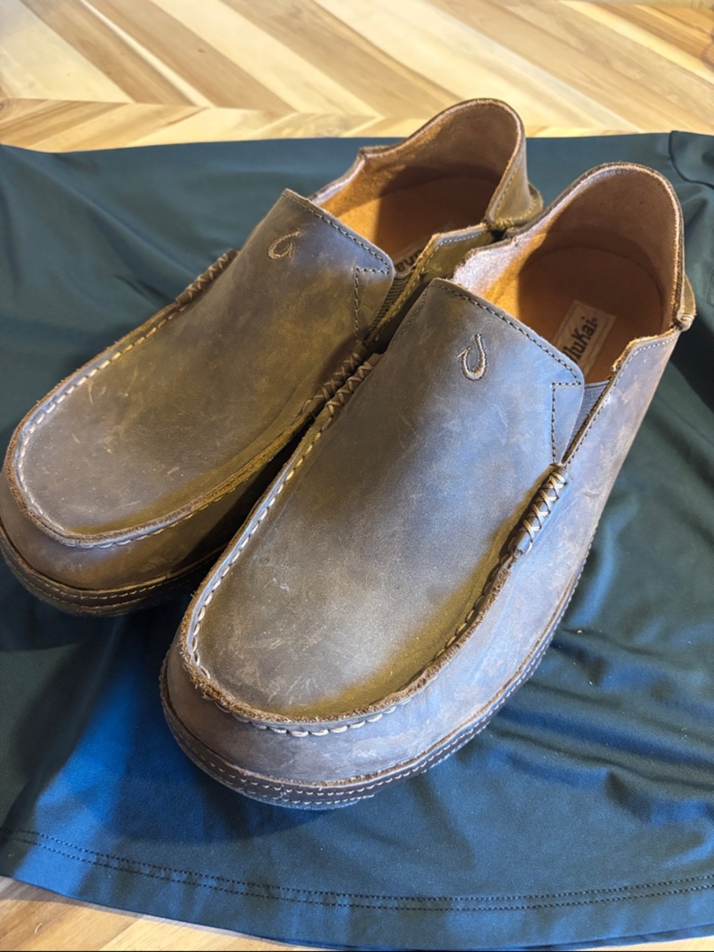 OluKai Moloa Men’s Premium Leather Slip-On Loafers - Picture 2 of 8